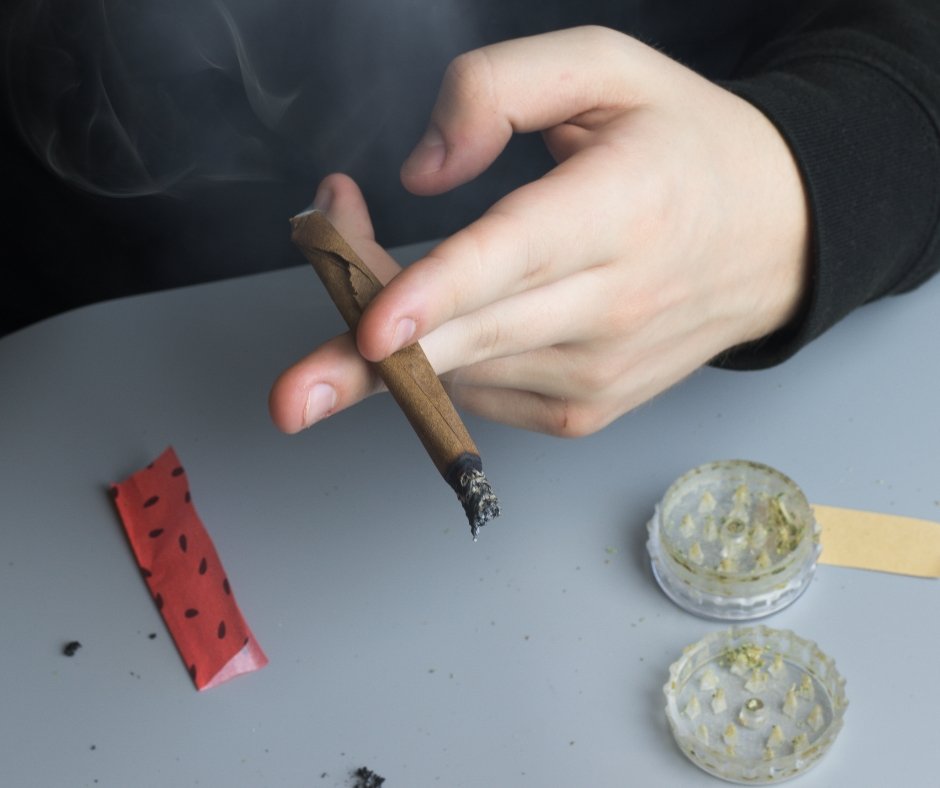 Cannabis Cigars vs Blunts - Which One is Best?