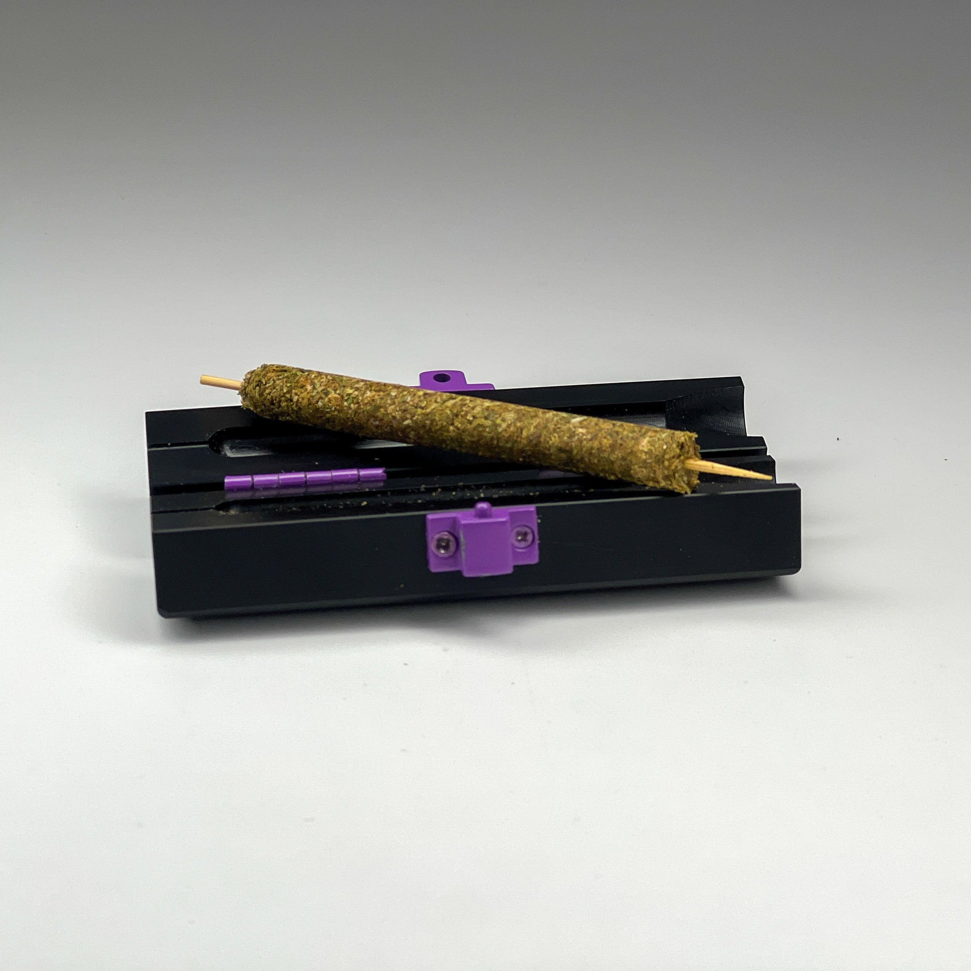 1g Mini Cannagar displayed packed with cannabis as an easy to roll blunt roller kit for beginners.